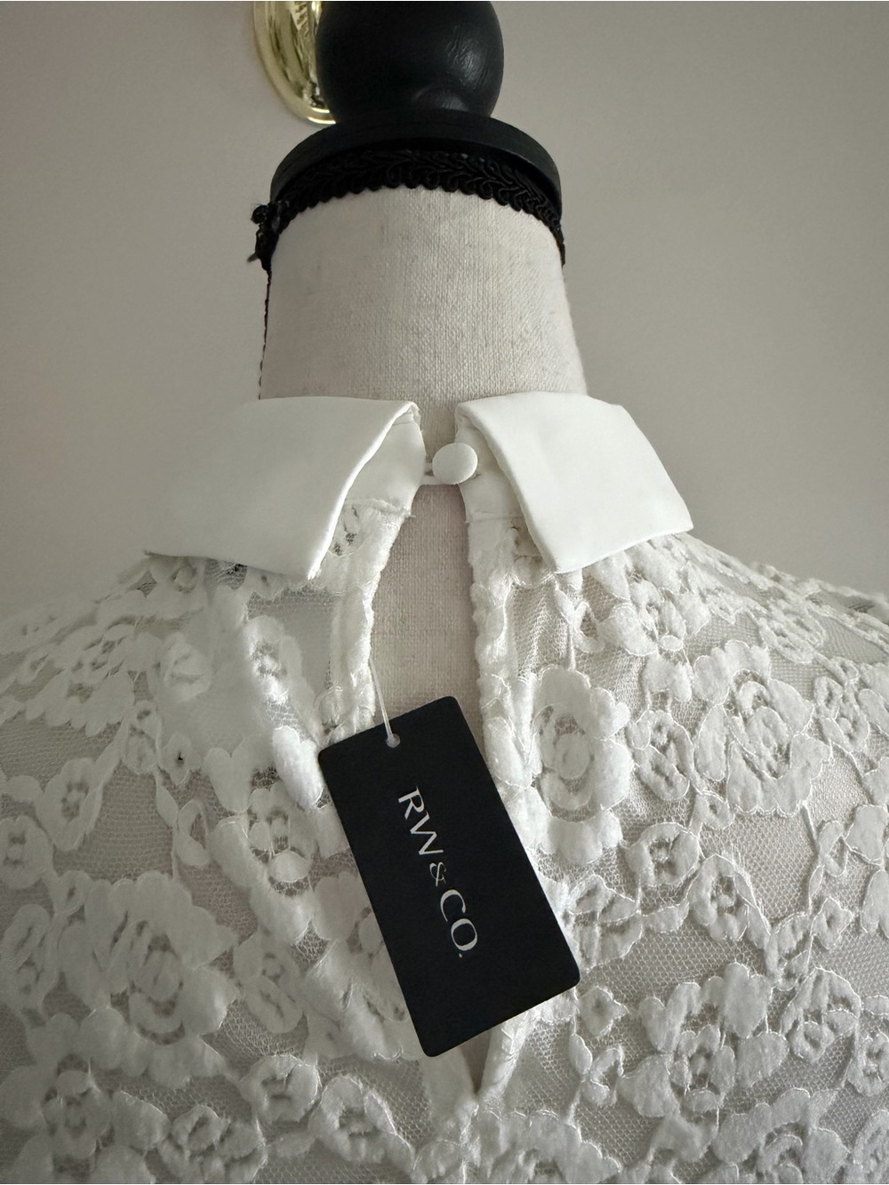 RW&CO. White Lace Short-Sleeve Blouse with Peter Pan Collar - Picture 5 of 7